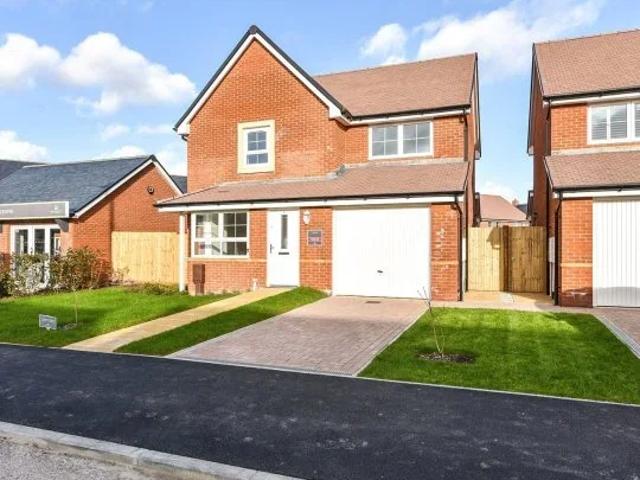 Flat for rent in Littlecote, West Sussex