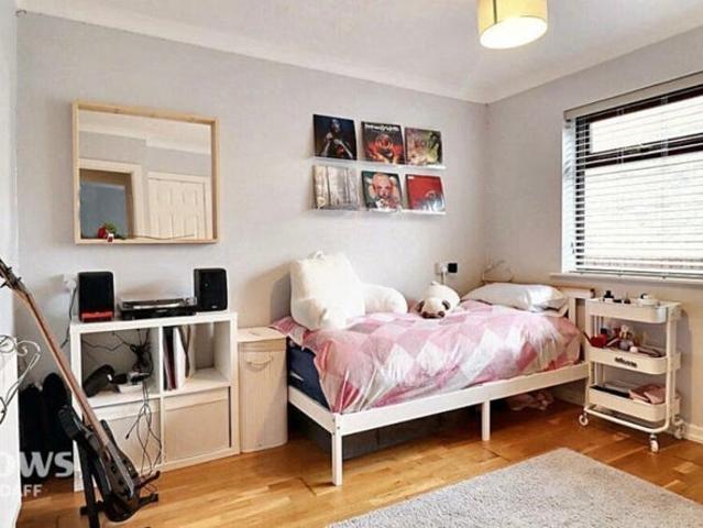 Room for rent in Falcon Lodge, Wales