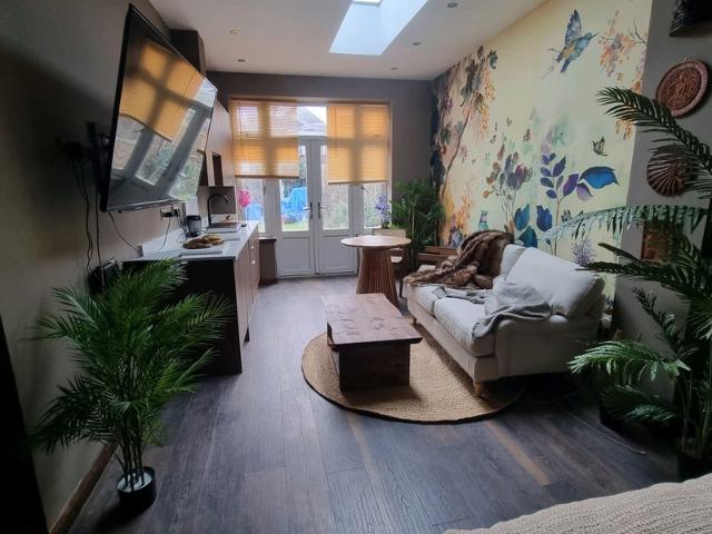 Flat for rent in London Borough of Barnet, Greater London