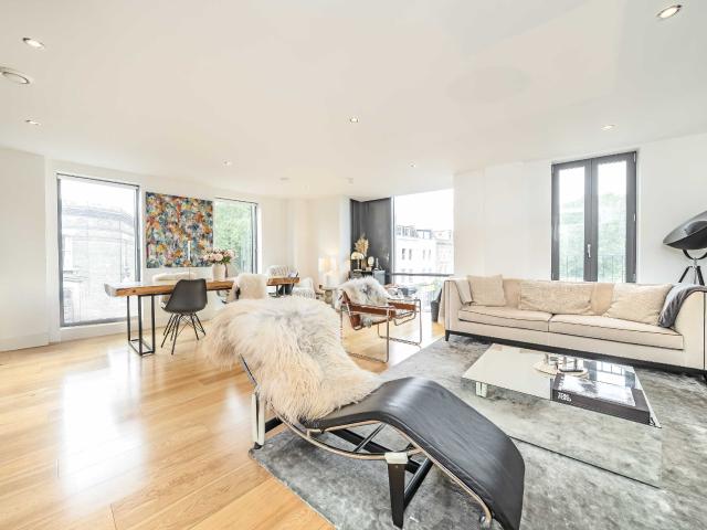 Flat for rent in North Kensington, Greater London