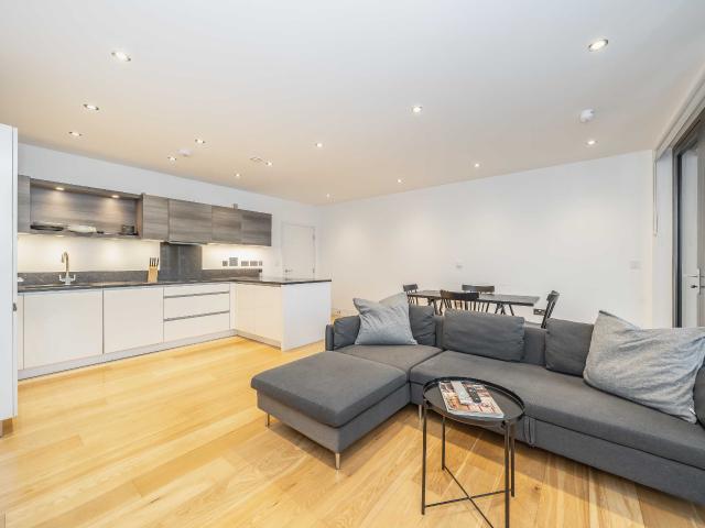 Flat for rent in North Kensington, Greater London