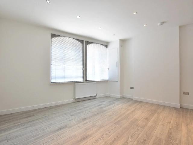 Flat for rent in Farleygreen, Spring Park