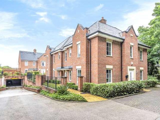 Flat for rent in Sleepers' Hill, Hampshire