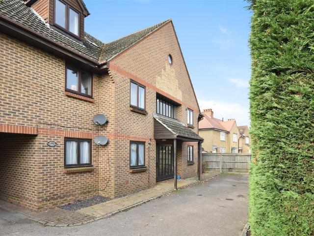 Flat for rent in Lower Green Esher, Blackhills