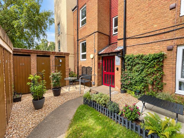 Flat for rent in Southfields, Northampton