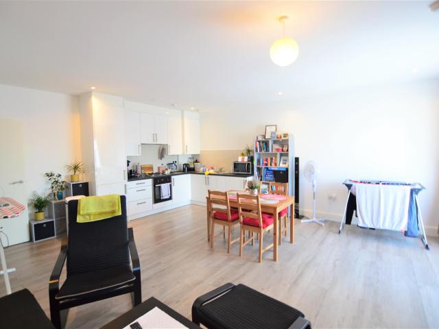 Flat for rent in Cippenham, Slough