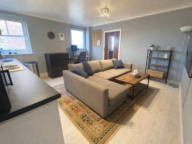 Flat for rent in Guildford Park, Guildford