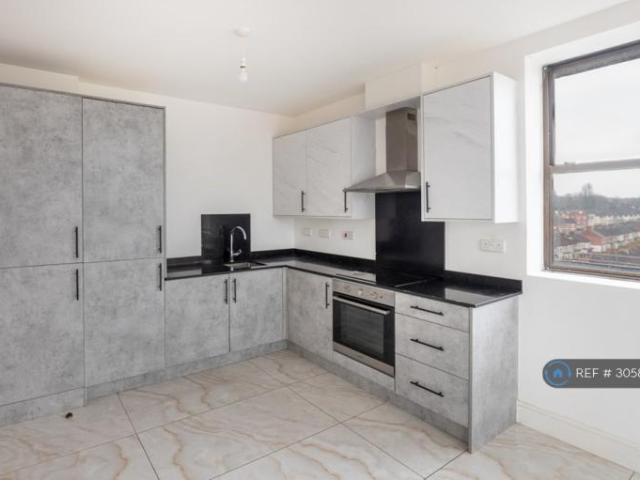 Flat for rent in Okus, Swindon
