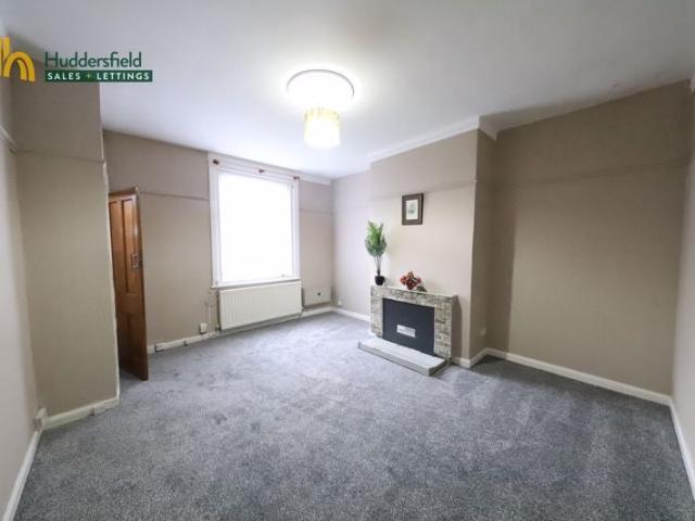 Flat for rent in Huddersfield, West Yorkshire