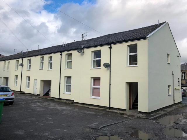 Flat for rent in Burnedge, Greater Manchester