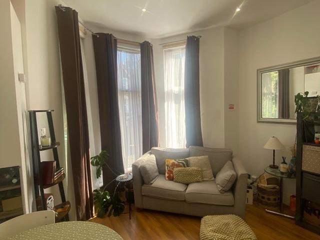 Flat for rent in Stroud Green, Greater London