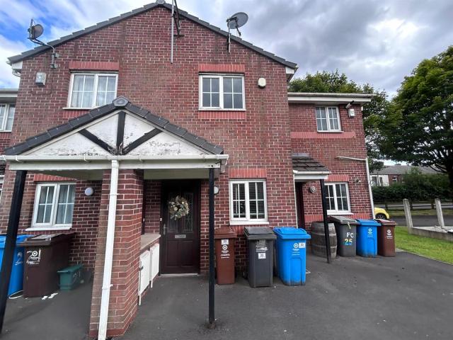 Flat for rent in Wood End, Oldham