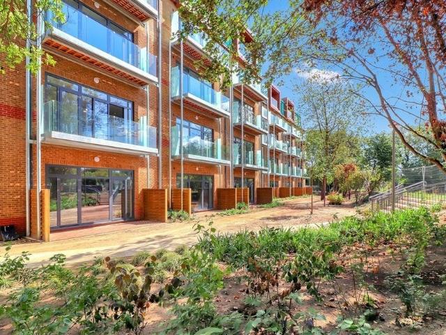 Flat for rent in Cowley, Greater London