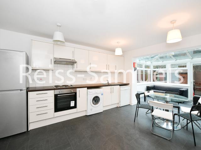 Flat for rent in Isle Of Dogs, Greater London