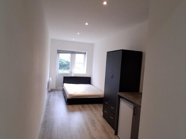 Flat for rent in London Borough of Ealing, Greenford