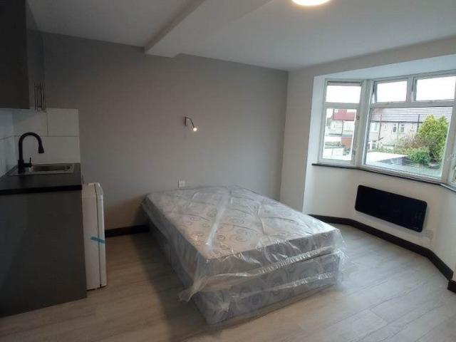 Flat for rent in London Borough of Ealing, Greater London