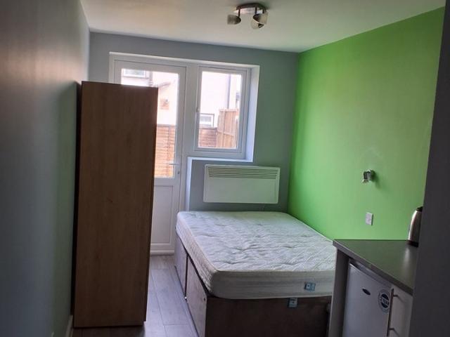 Flat for rent in London Borough of Ealing, Greater London