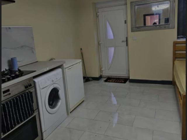 Flat for rent in Tipton, West Midlands