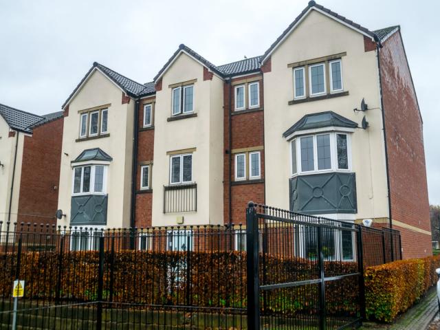 Flat for rent in Churwell, West Yorkshire