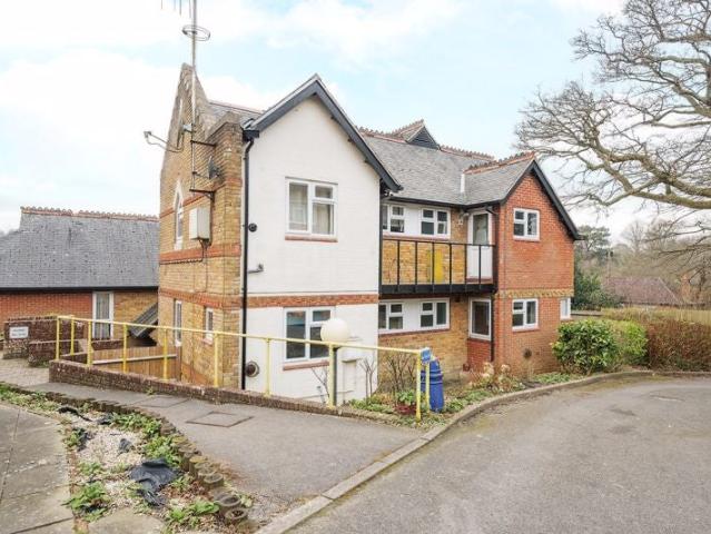 Flat for rent in Fole, Surrey
