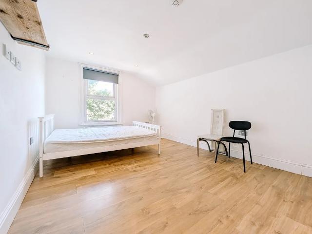 Flat for rent in Stamford Hill, Greater London