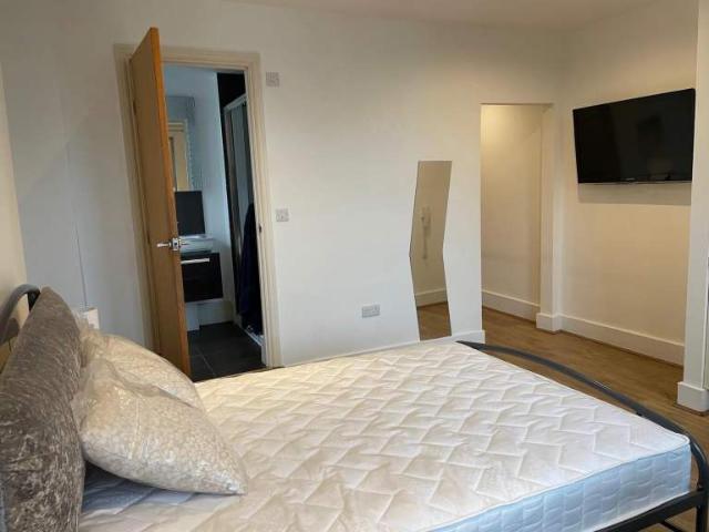 Flat for rent in South Hampstead, Greater London