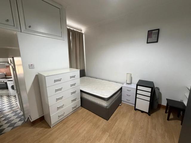 Flat for rent in The Grand Parade, Greater London