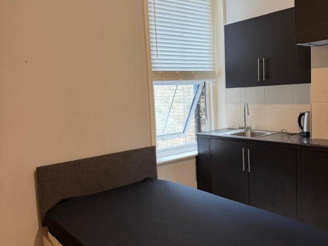 Flat for rent in Childs Hill, Greater London