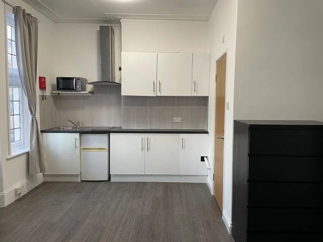 Flat for rent in Golders Green, Greater London