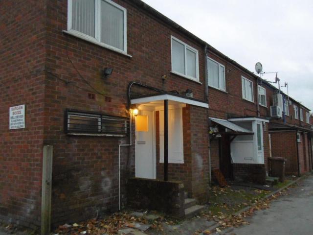 Flat for rent in Heald Green, Greater Manchester