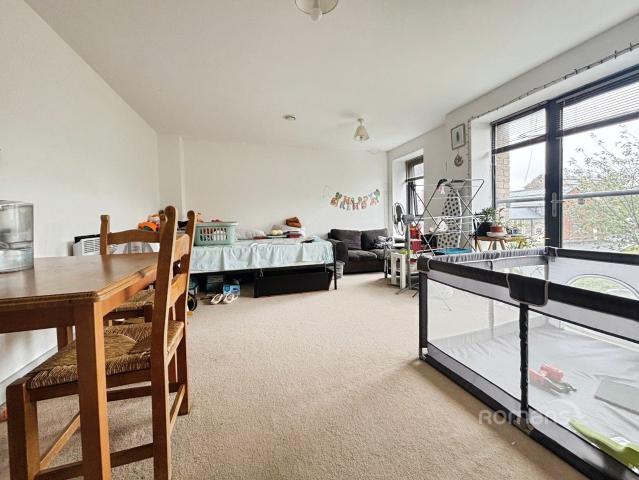 Flat for rent in Rodbourne, Swindon