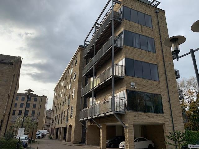 Flat for rent in Huddersfield, West Yorkshire