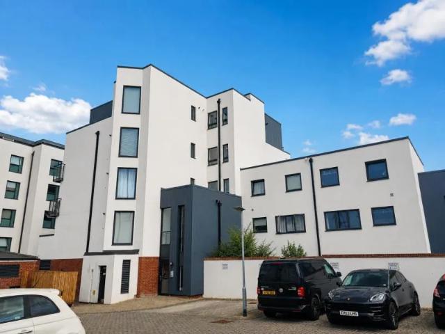 Flat for rent in Ewens Farm, Golden Valley