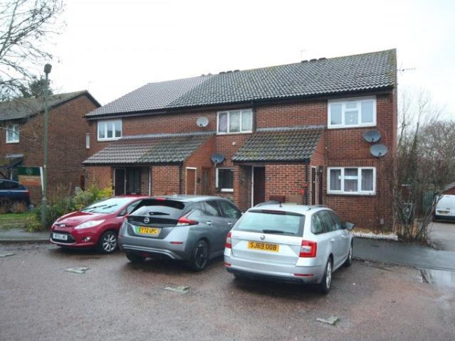 Flat for rent in Westborough, Surrey