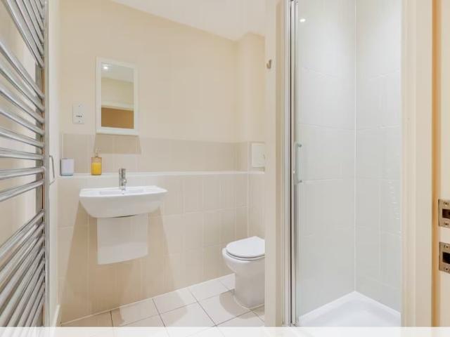 Flat for rent in Canterbury, Longport
