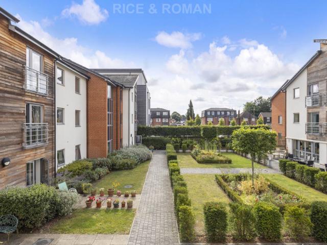 Flat for rent in Fleet, Hart