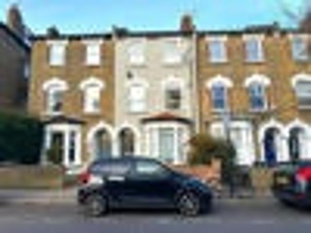 Flat for rent in Stroud Green, Greater London
