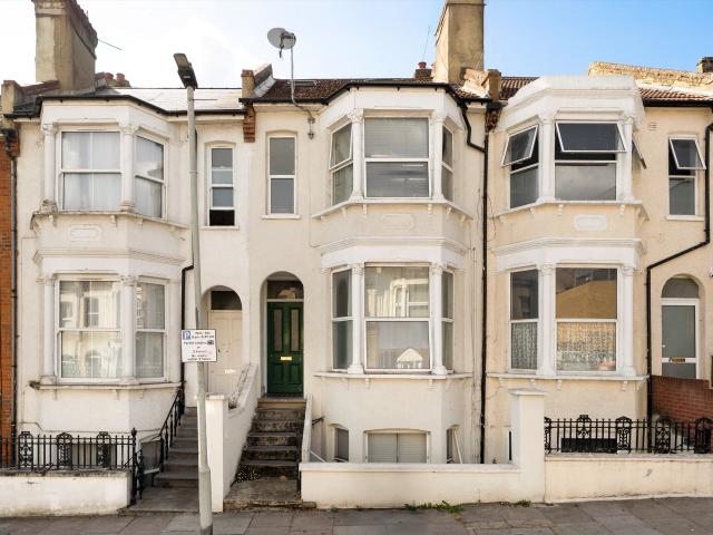 Flat for rent in Charlton, Greater London