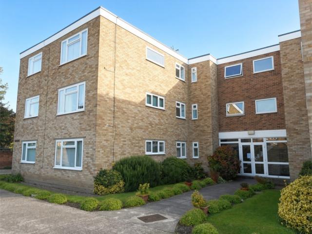Flat for rent in Lower Halliford, Surrey