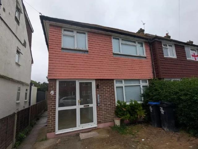 Flat for rent in Westfield, Woking