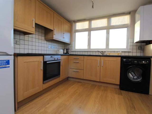Flat for rent in Winchmore Hill, Edmonton