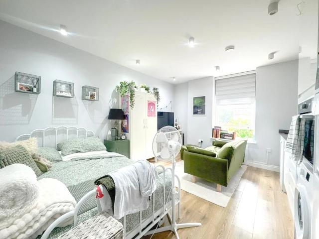 Flat for rent in Lower Edmonton, Edmonton