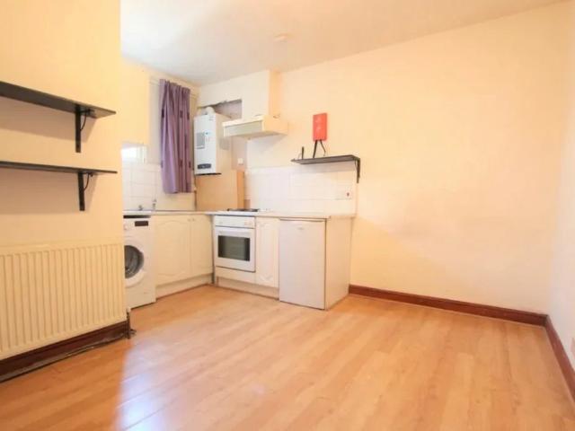 Flat for rent in Lower Edmonton, Edmonton