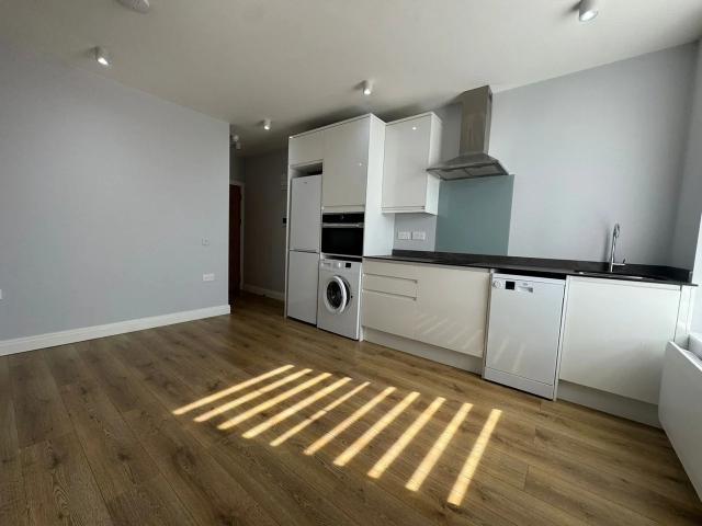 Flat for rent in Lower Edmonton, Edmonton