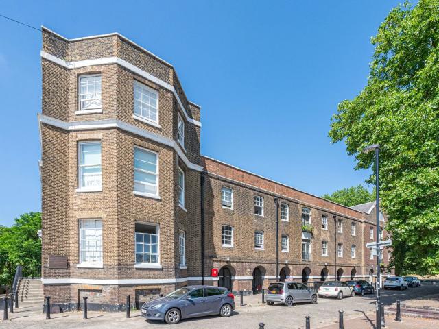Flat for rent in London Borough of Lewisham, Greater London