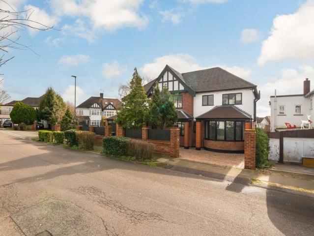 Flat for rent in New Southgate, Greater London