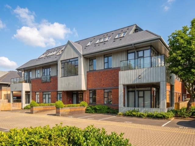 Flat for rent in Kingsway Business Park, Woking