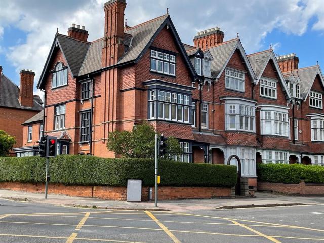 Flat for rent in West End, Old Wharf