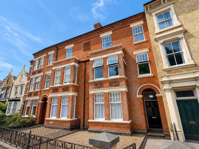 Flat for rent in West End, Old Wharf