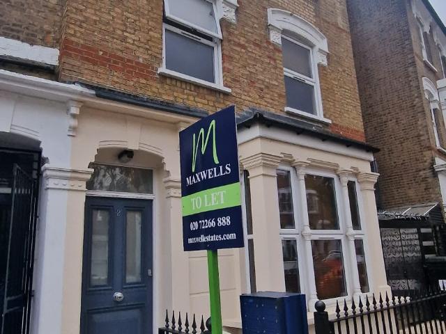 Flat for rent in Shacklewell, Greater London